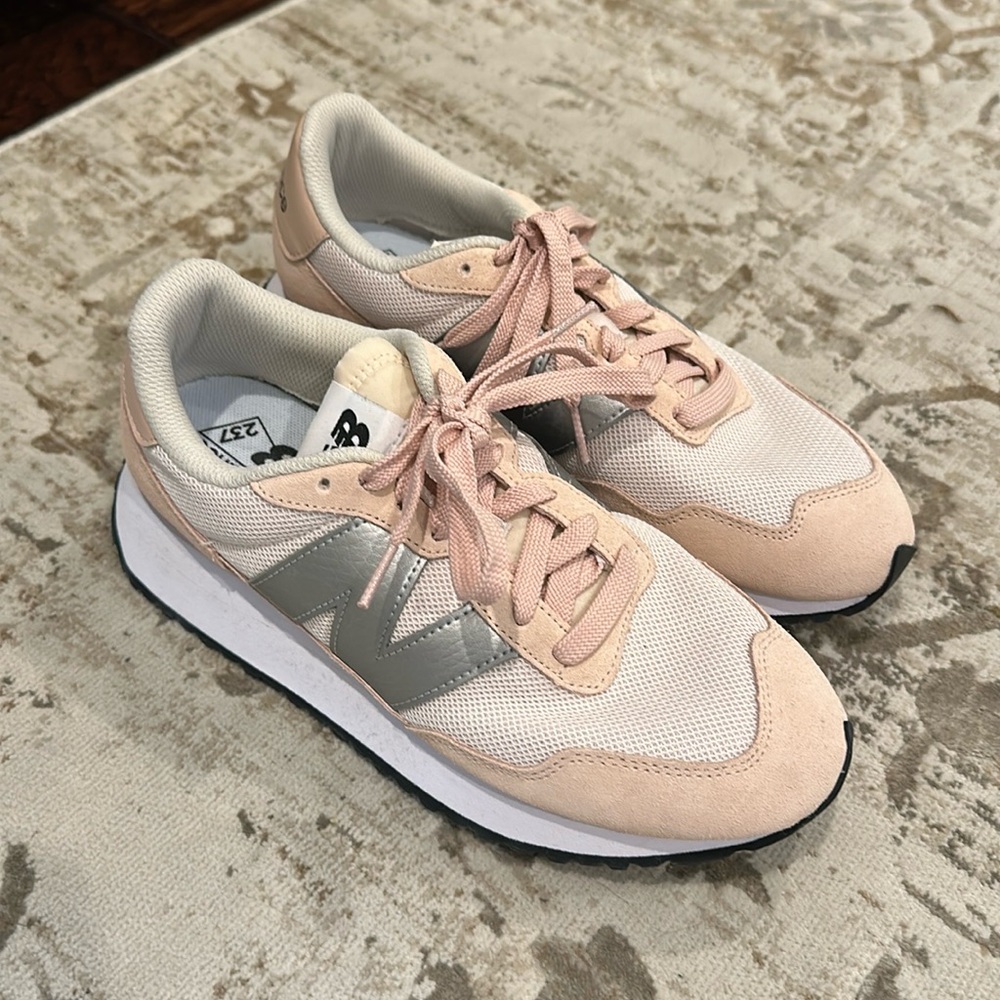 New Balance 237 Sz 8 Never Worn